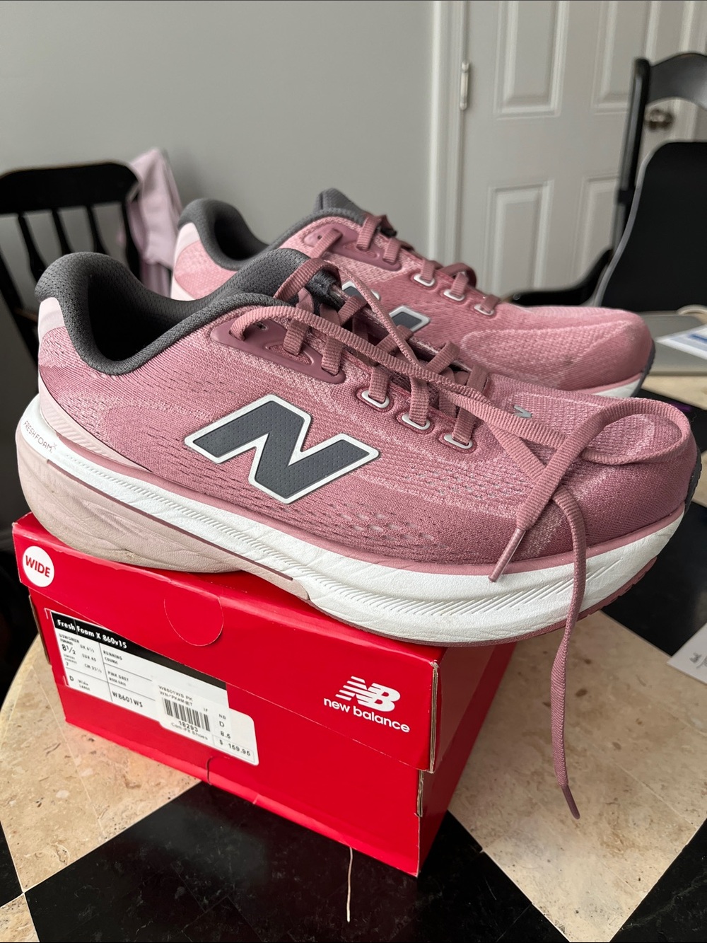New Balance Women's Dusty Rose Athletic Running Shoes (New) 8.5 D wide femme